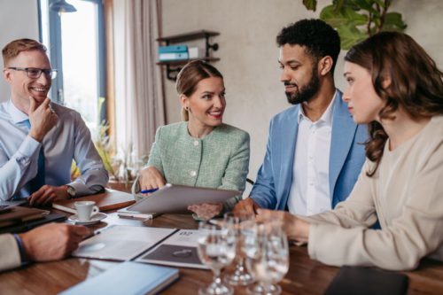 woman in meeting teaching association members how use of technology